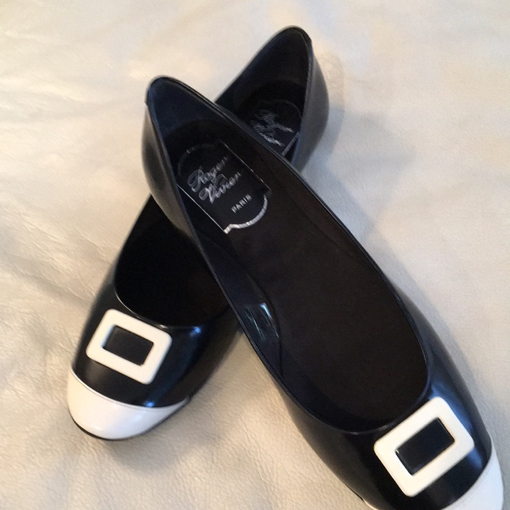 Roger Vivier flats
